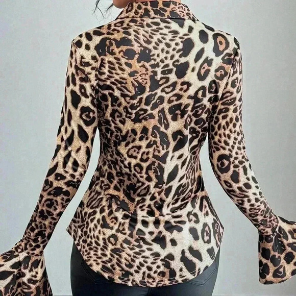 Multicolor Elegant Women's Leopard Print Tight Bell Sleeve Blouse - Picture 2 of 5